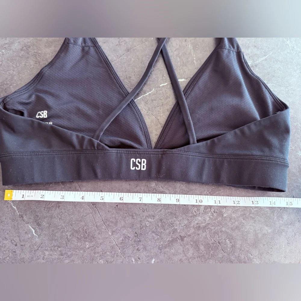 Elegant Black Cross-Back Sports Bra - Picture 4 of 4